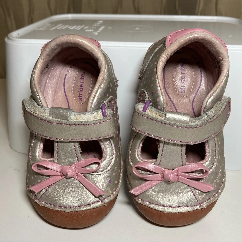🌺 Stride Rite Baby Girl's 4 W Mary Jane T Strap Bow Sparkle